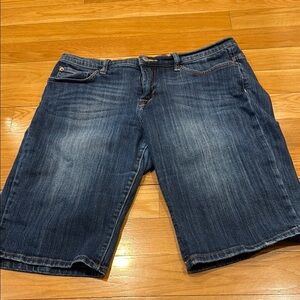 Lucky Brand Women’s Bermuda jeans shorts size 14/32.